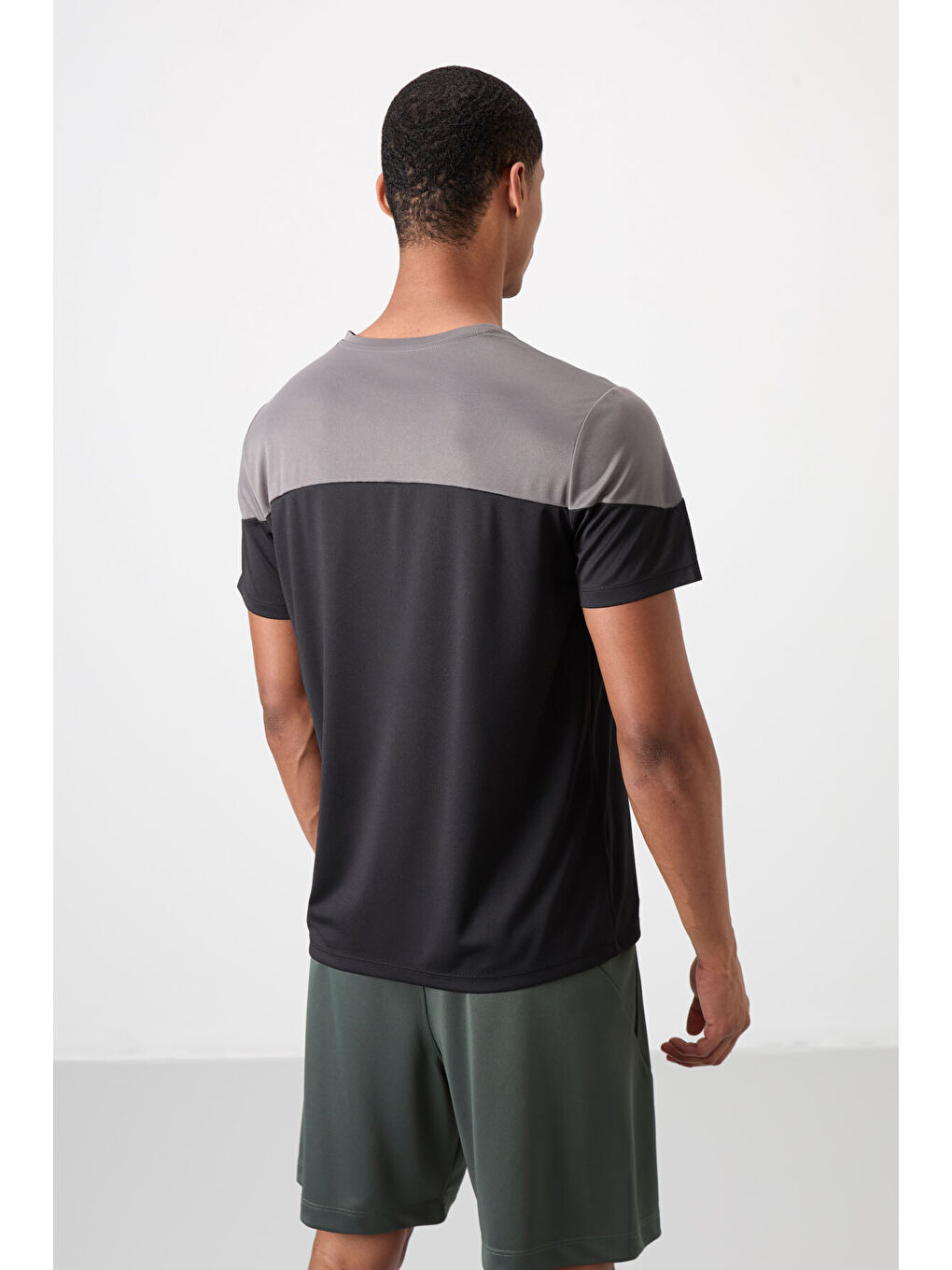 Siyah Polyester Nefes Alan Dokulu İnce Esnek Standart Fit Erkek Performans Tişört - 88386-8