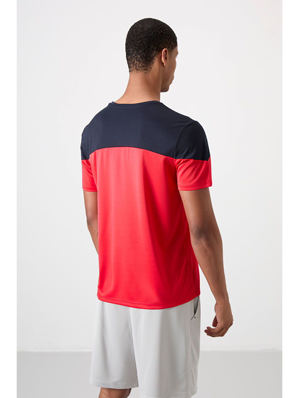 Kırmızı Polyester Nefes Alan Dokulu İnce Esnek Standart Fit Erkek Performans Tişört - 88386-8