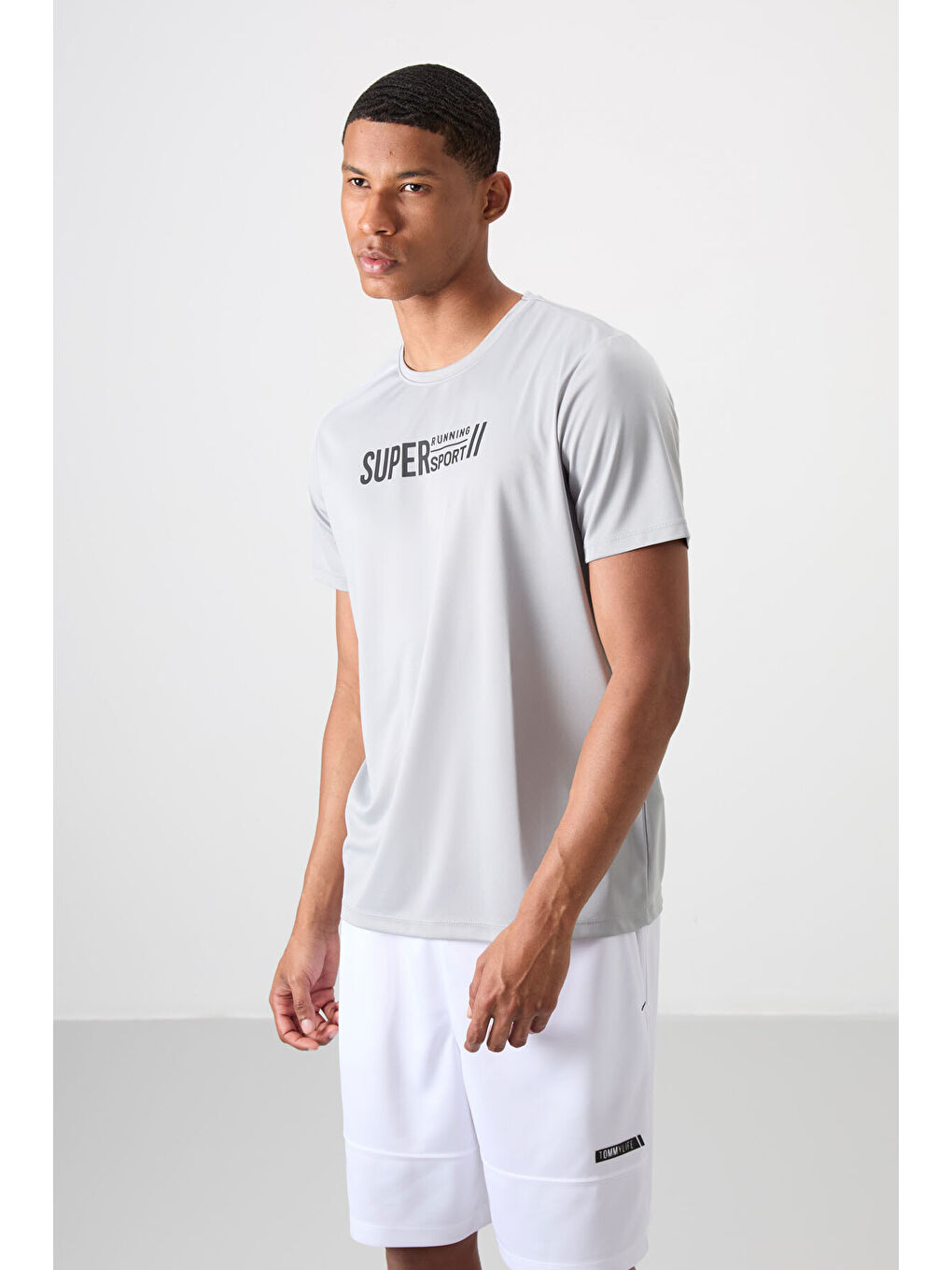 Gri Polyester Nefes Alan Dokulu İnce Esnek Standart Fit Erkek Performans Tişört - 88385-3