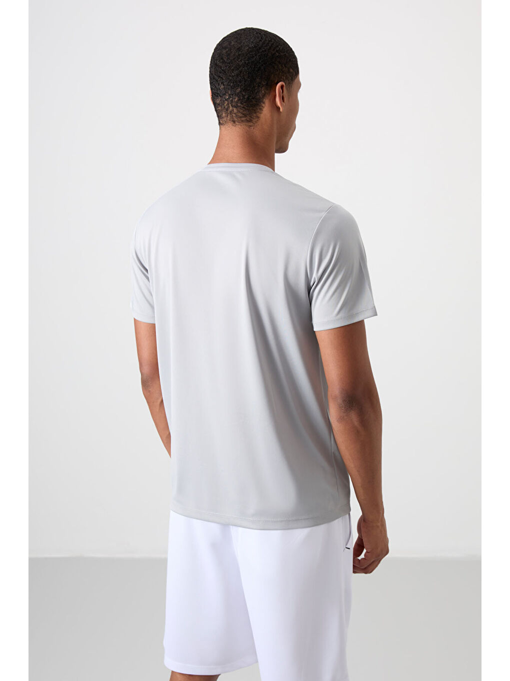 Gri Polyester Nefes Alan Dokulu İnce Esnek Standart Fit Erkek Performans Tişört - 88385-4
