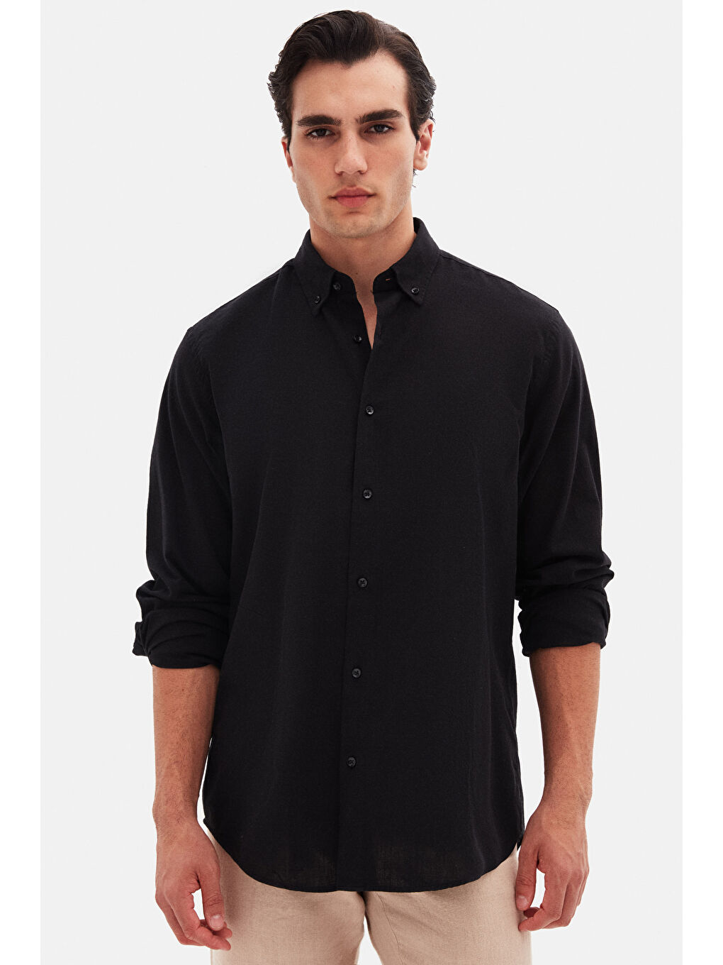 Comfort Siyah Düğmeli Yaka Rahat Kesim Keten Görünümlü %100 Pamuk Gömlek
