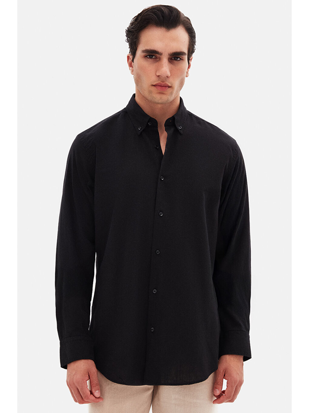 Comfort Siyah Düğmeli Yaka Rahat Kesim Keten Görünümlü %100 Pamuk Gömlek-1