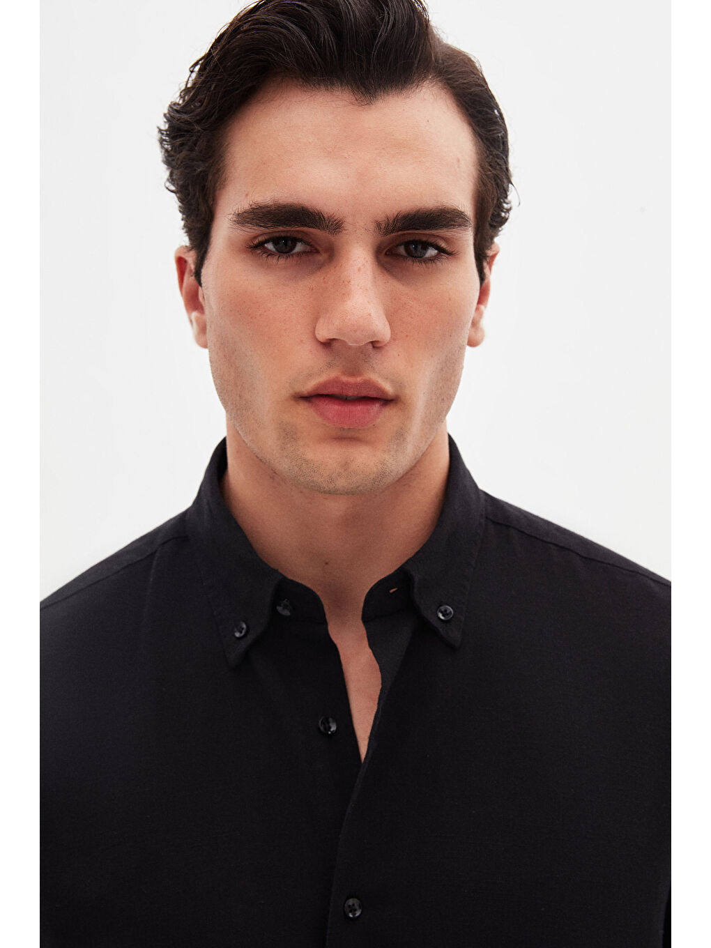 Comfort Siyah Düğmeli Yaka Rahat Kesim Keten Görünümlü %100 Pamuk Gömlek-2