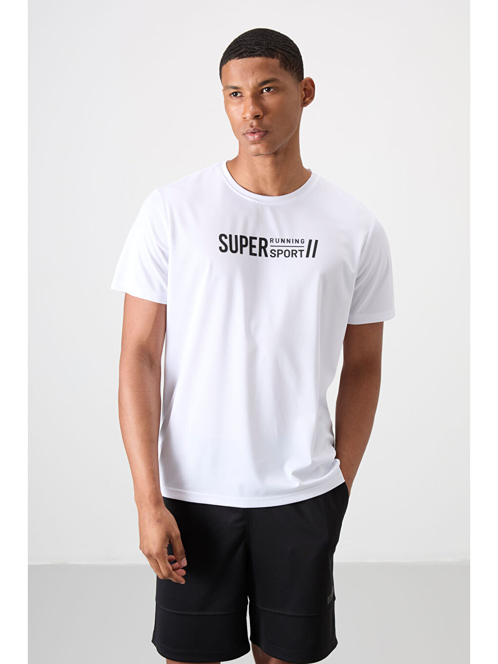 Beyaz Polyester Nefes Alan Dokulu İnce Esnek Standart Fit Erkek Performans Tişört - 88385