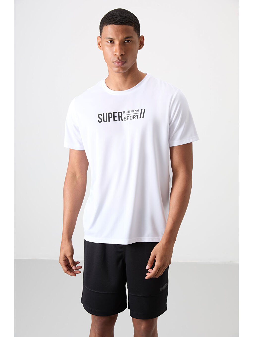 Beyaz Polyester Nefes Alan Dokulu İnce Esnek Standart Fit Erkek Performans Tişört - 88385-3