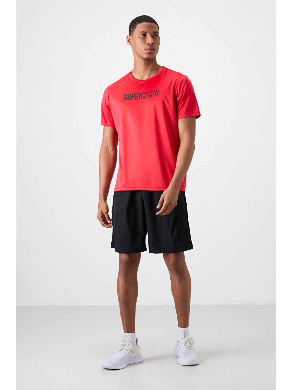 Kırmızı Polyester Nefes Alan Dokulu İnce Esnek Standart Fit Erkek Performans Tişört - 88385-1