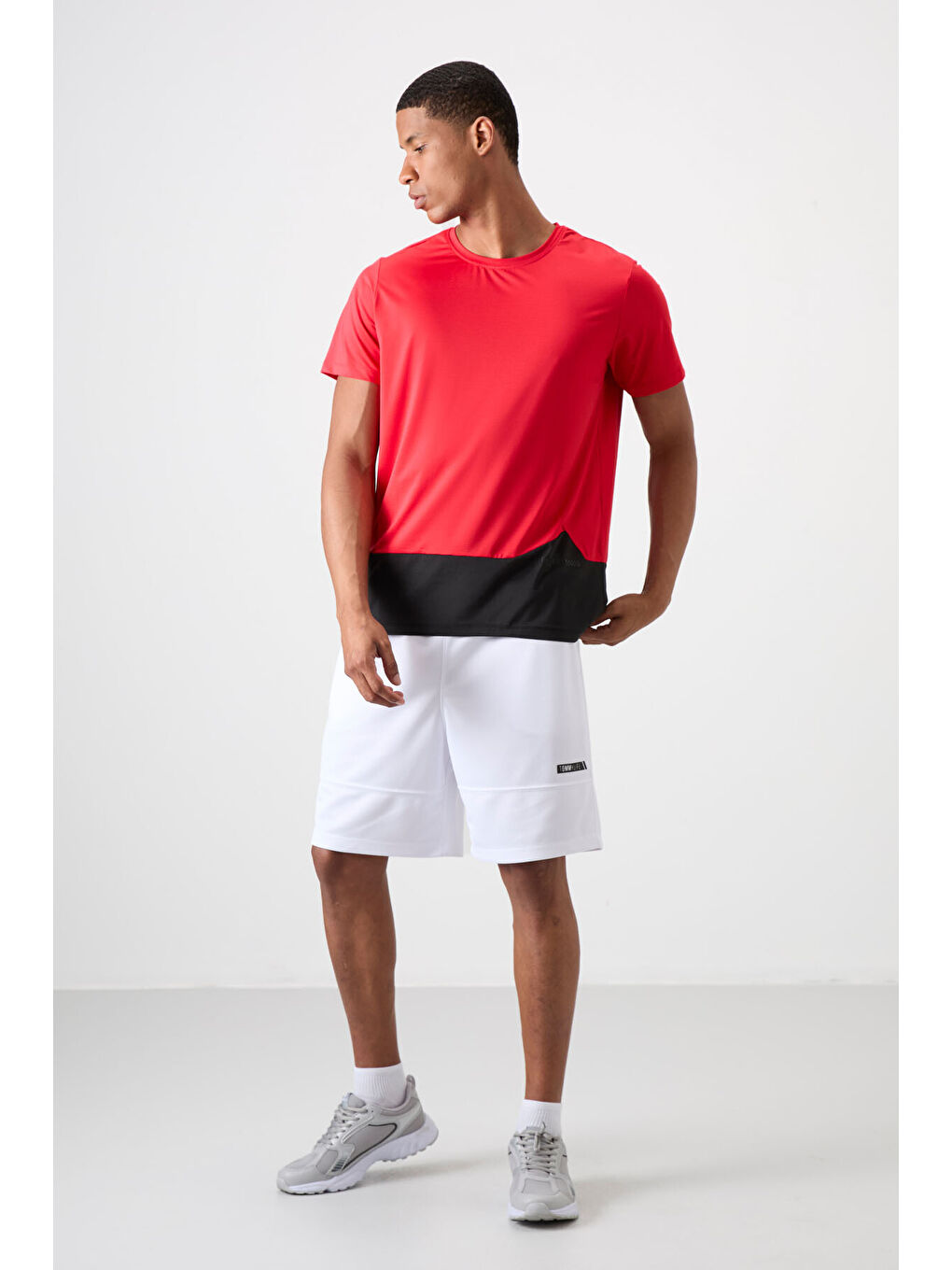 Kırmızı Polyester Nefes Alan Dokulu İnce Esnek Standart Fit Erkek Performans Tişört - 88383-1