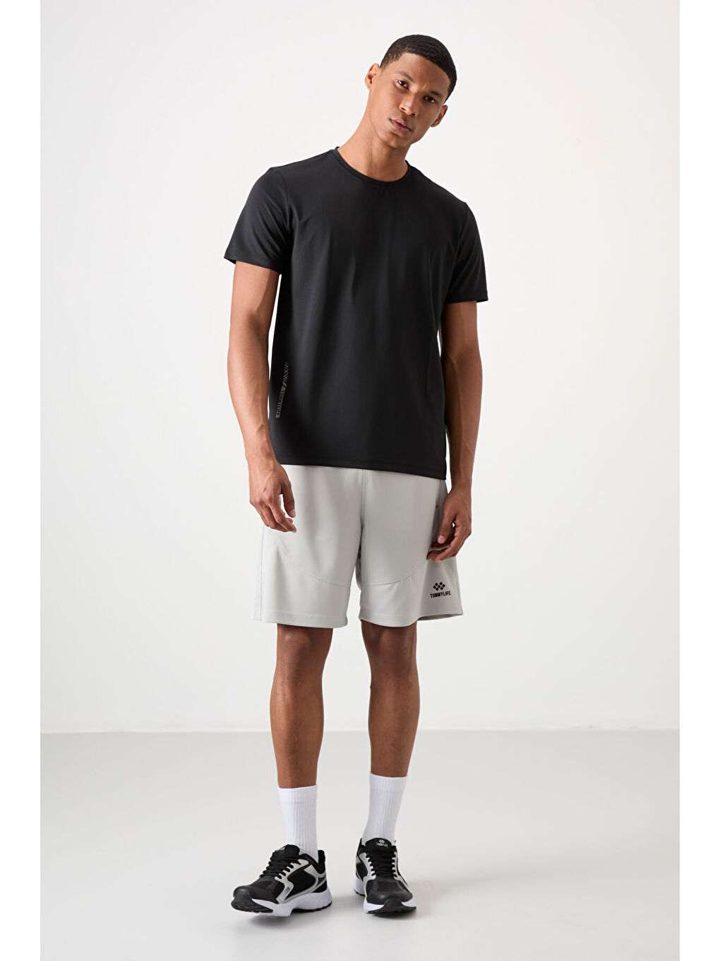 Siyah Polyester Nefes Alan Dokulu İnce Esnek Standart Fit Erkek Performans Tişört - 88388-1