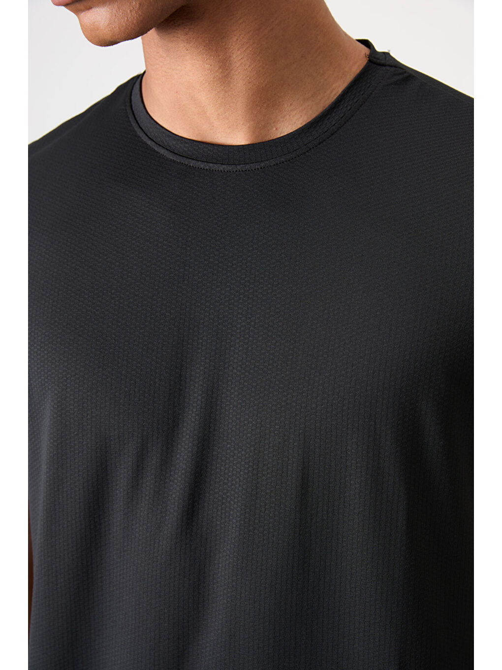 Siyah Polyester Nefes Alan Dokulu İnce Esnek Standart Fit Erkek Performans Tişört - 88388-2