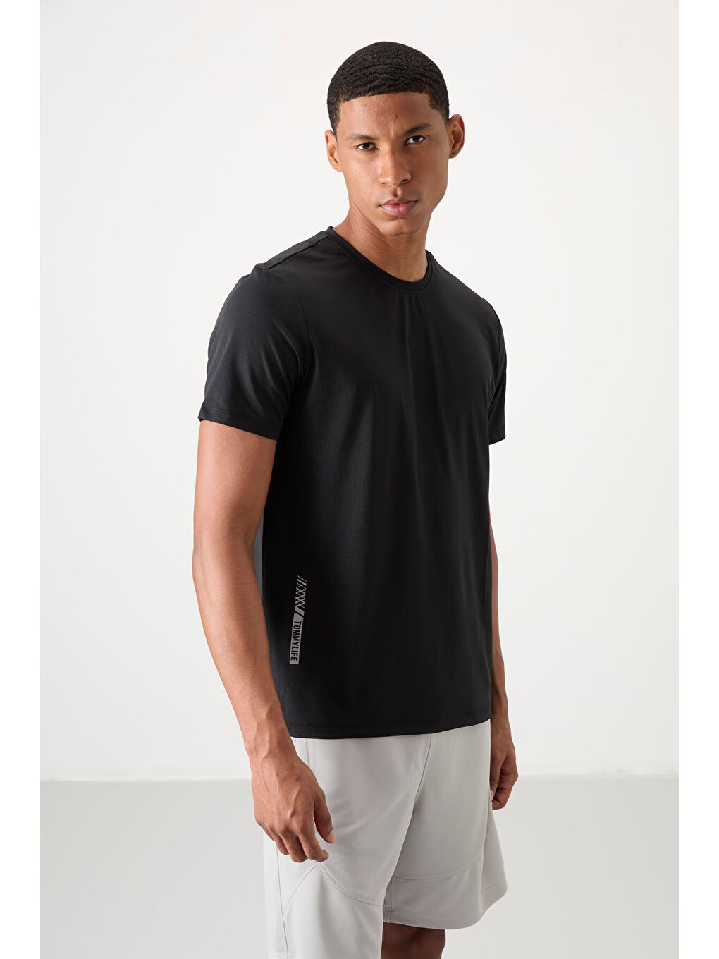 Siyah Polyester Nefes Alan Dokulu İnce Esnek Standart Fit Erkek Performans Tişört - 88388-3