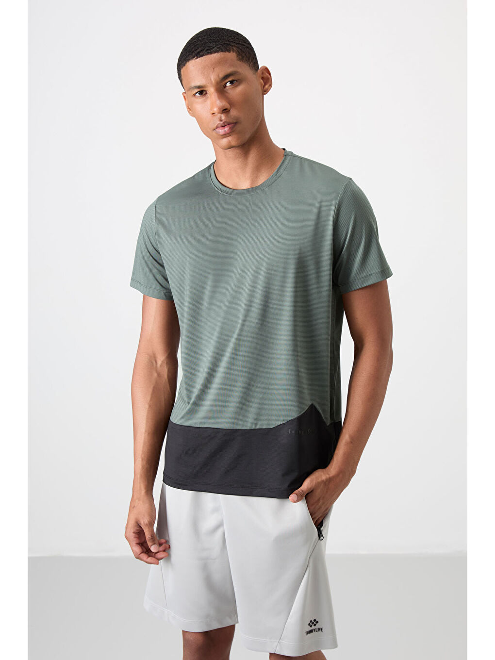 Haki Polyester Nefes Alan Dokulu İnce Esnek Standart Fit Erkek Performans Tişört - 88383