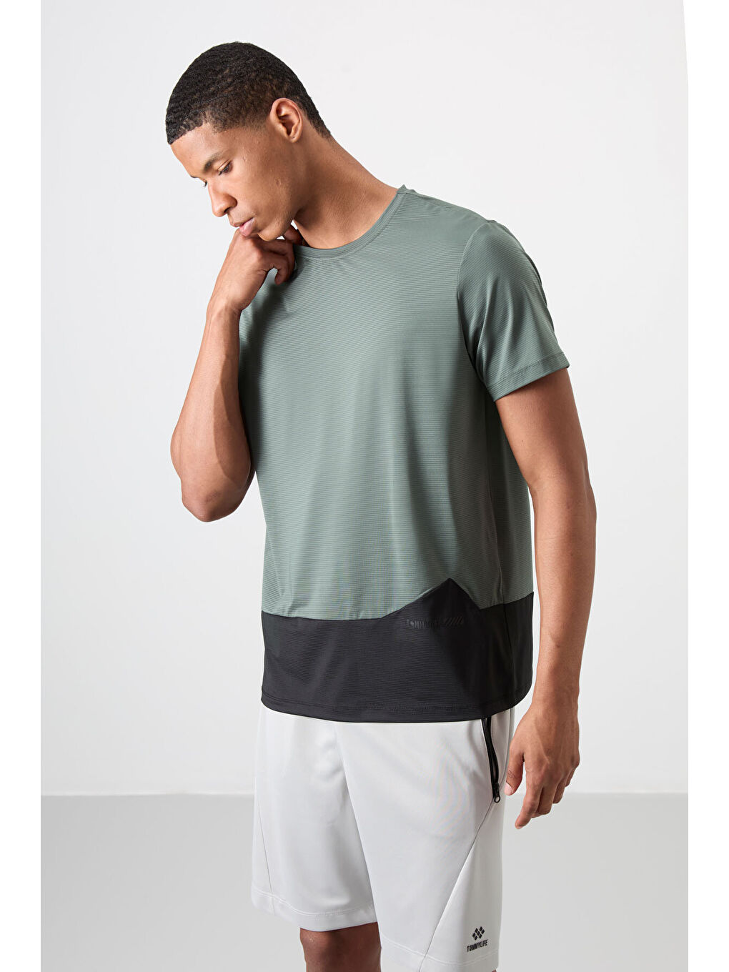 Haki Polyester Nefes Alan Dokulu İnce Esnek Standart Fit Erkek Performans Tişört - 88383-3