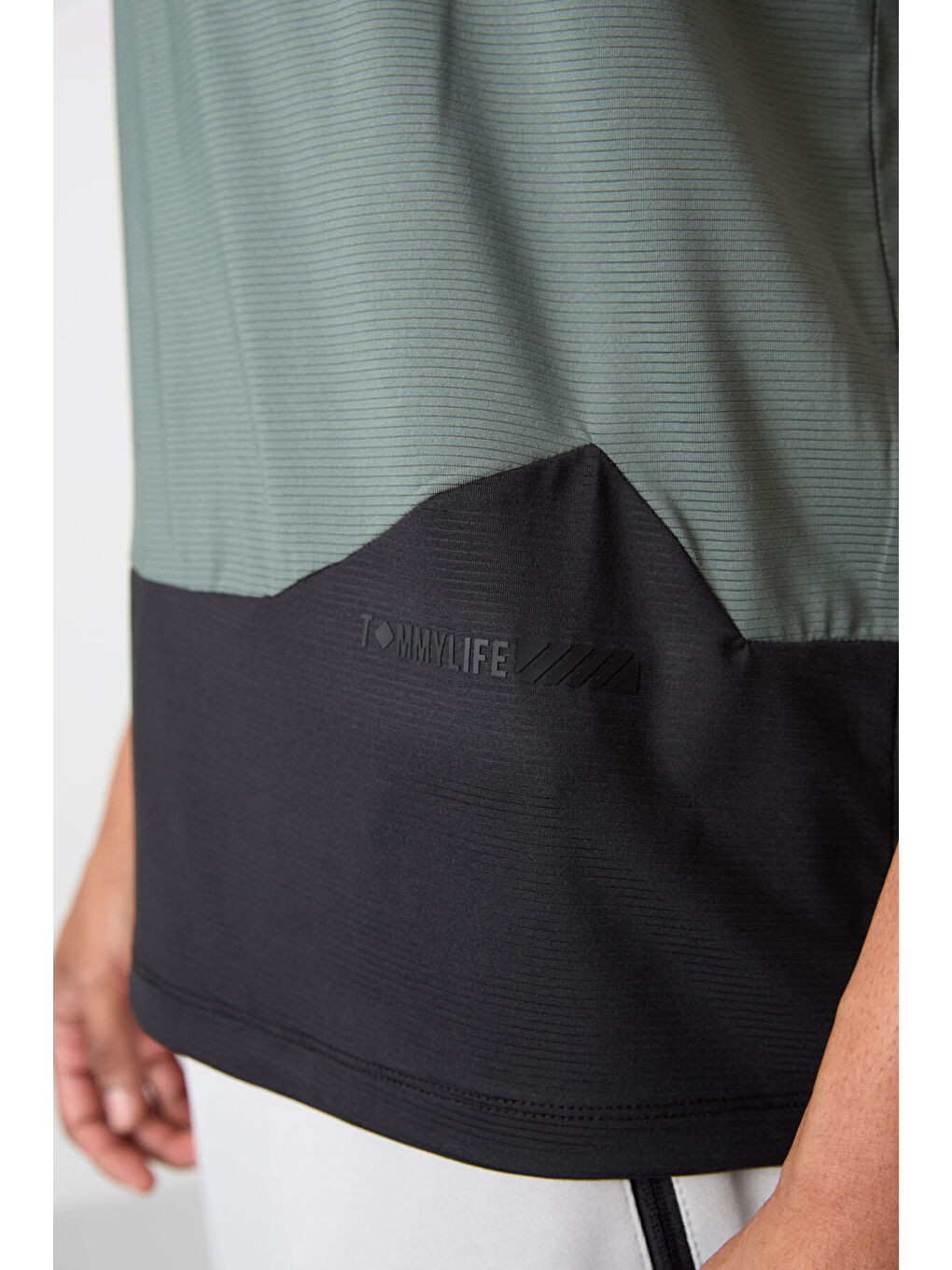 Haki Polyester Nefes Alan Dokulu İnce Esnek Standart Fit Erkek Performans Tişört - 88383-4