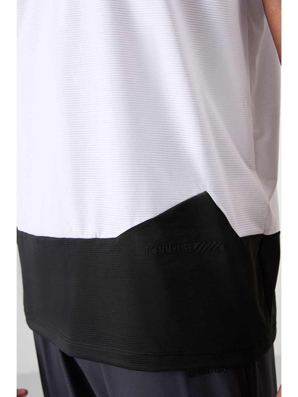 Beyaz Polyester Nefes Alan Dokulu İnce Esnek Standart Fit Erkek Performans Tişört - 88383-4