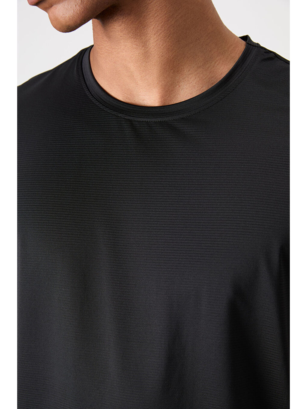 Siyah Polyester Nefes Alan Dokulu İnce Esnek Standart Fit Erkek Performans Tişört - 88383-2