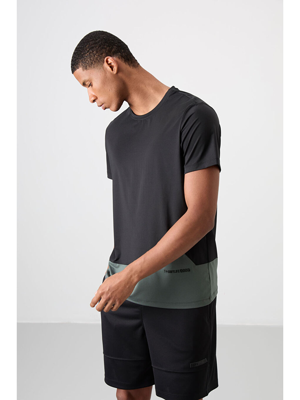 Siyah Polyester Nefes Alan Dokulu İnce Esnek Standart Fit Erkek Performans Tişört - 88383-3