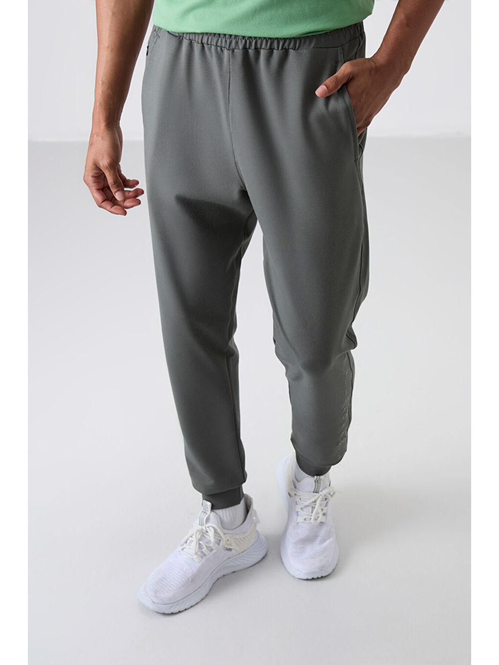 Haki Pamuk Yumuşak Dokulu Standart Fit Nakışlı  Eşofman Alt - 82133