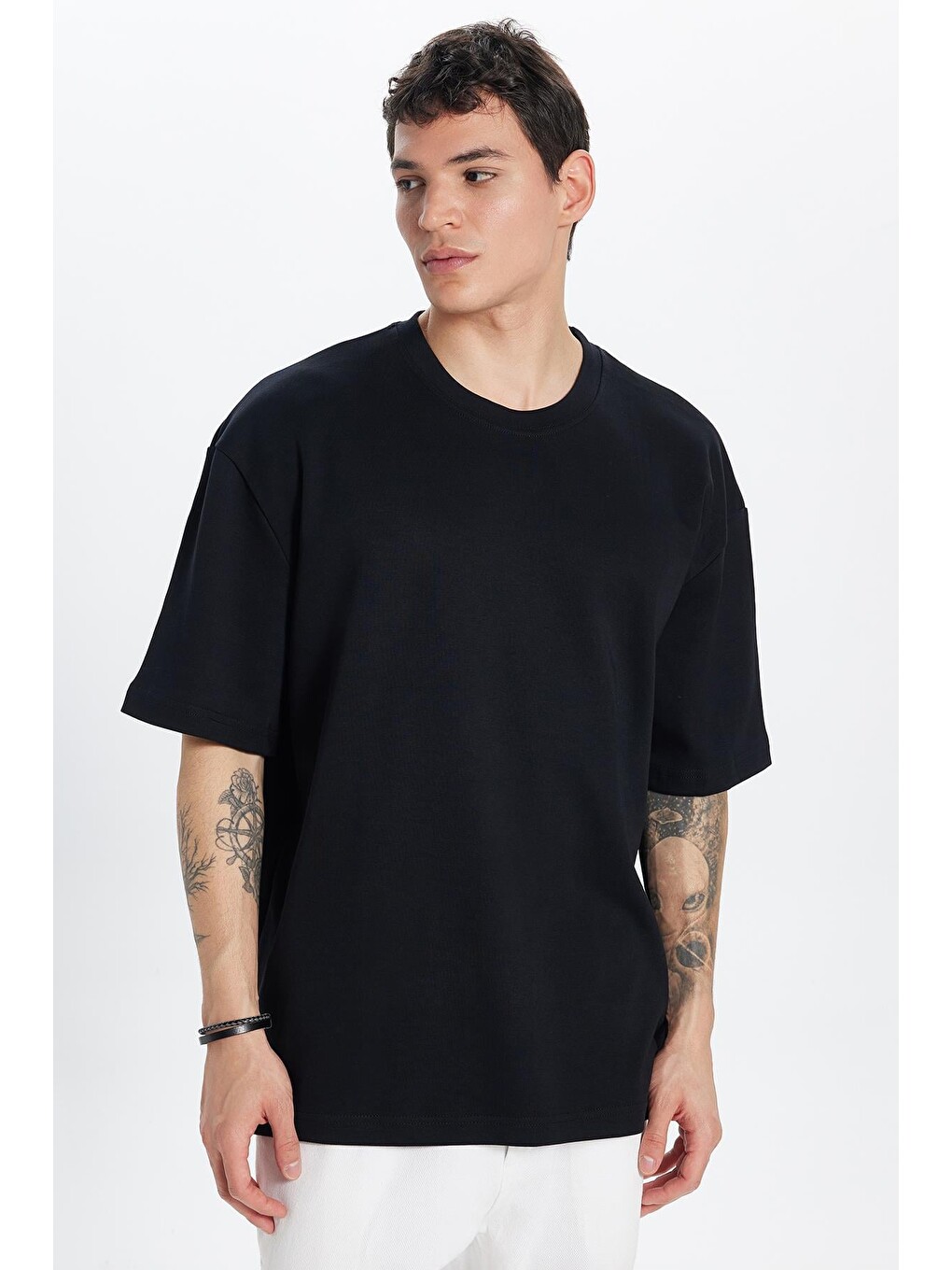 Unisex Oversize Geniş Kesim Pamuklu Yumuşak Dokulu Basic Bisiklet Yaka Siyah Tişört-4