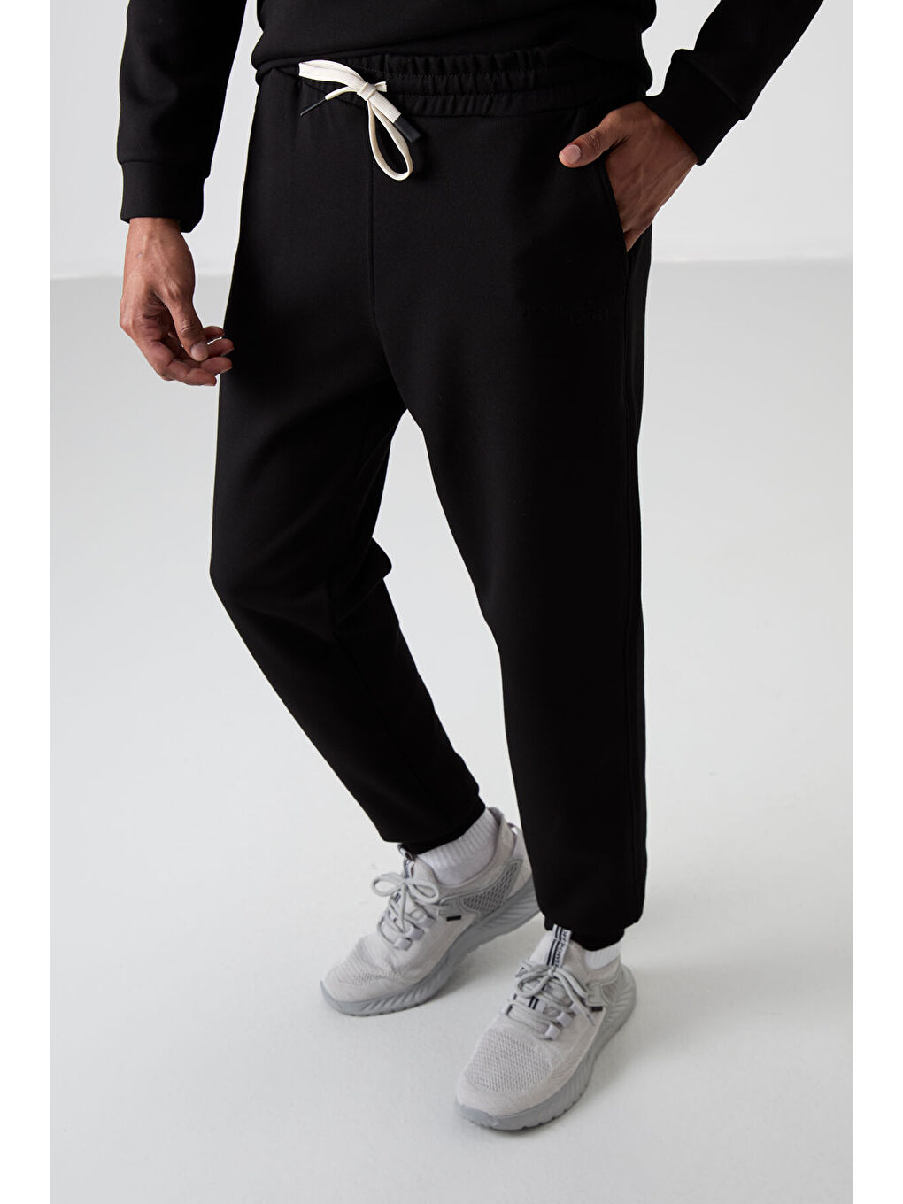 Siyah Pamuklu Kalın Yumuşak Dokulu Comfort Fit Nakışlı Erkek Eşofman Takım - 85254-2