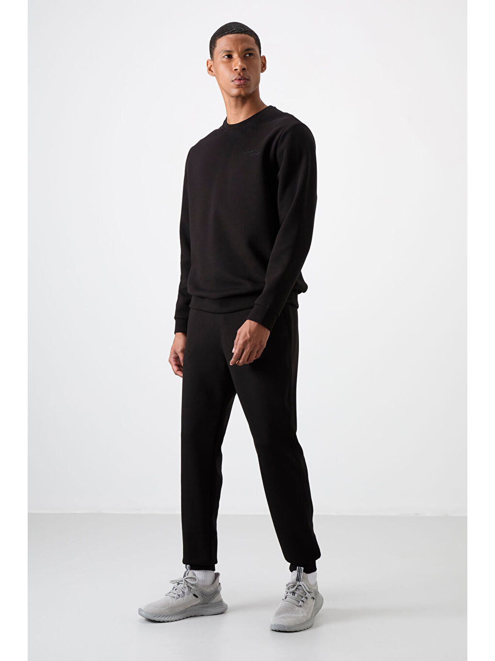 Siyah Pamuklu Kalın Yumuşak Dokulu Comfort Fit Nakışlı Erkek Eşofman Takım - 85254-3