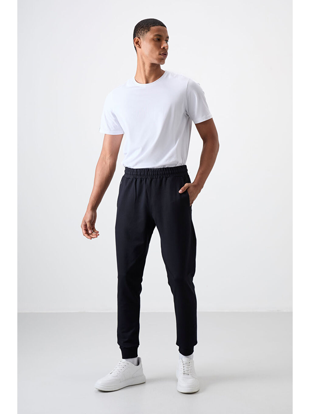 Lacivert Pamuk Yumuşak Dokulu Standart Fit Nakışlı  Eşofman Alt - 82133-1