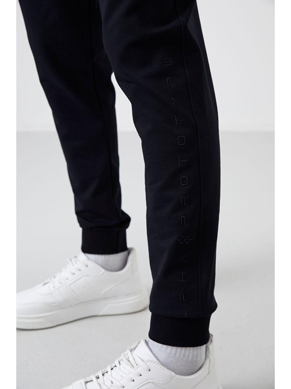 Lacivert Pamuk Yumuşak Dokulu Standart Fit Nakışlı  Eşofman Alt - 82133-4