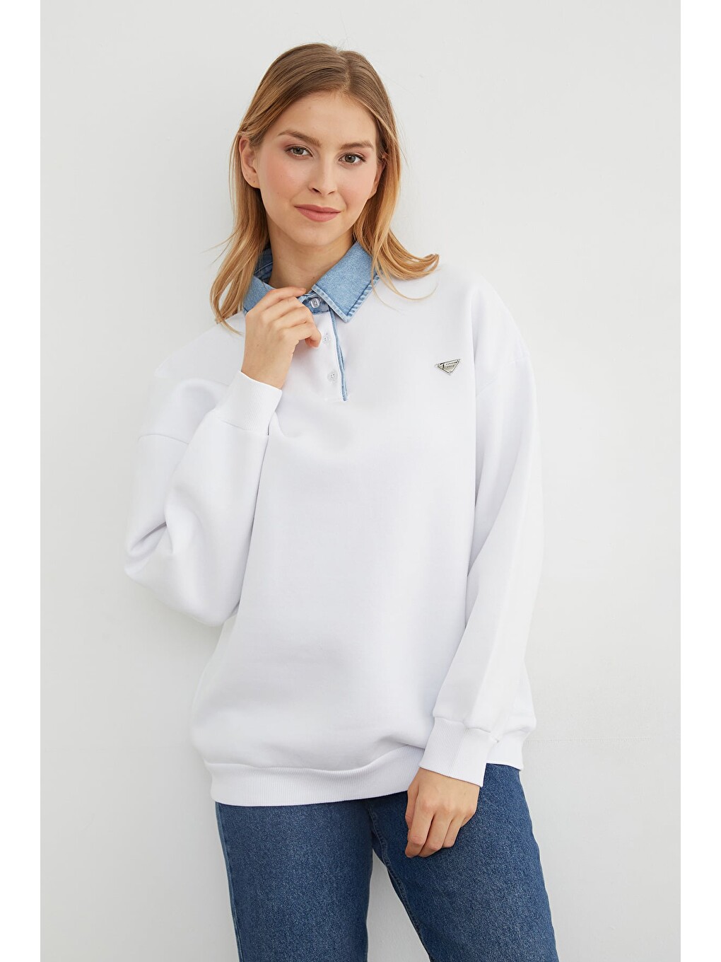 Beyaz 3 İplik Jean Garnili Metal Aksesuarlı Sweatshirt