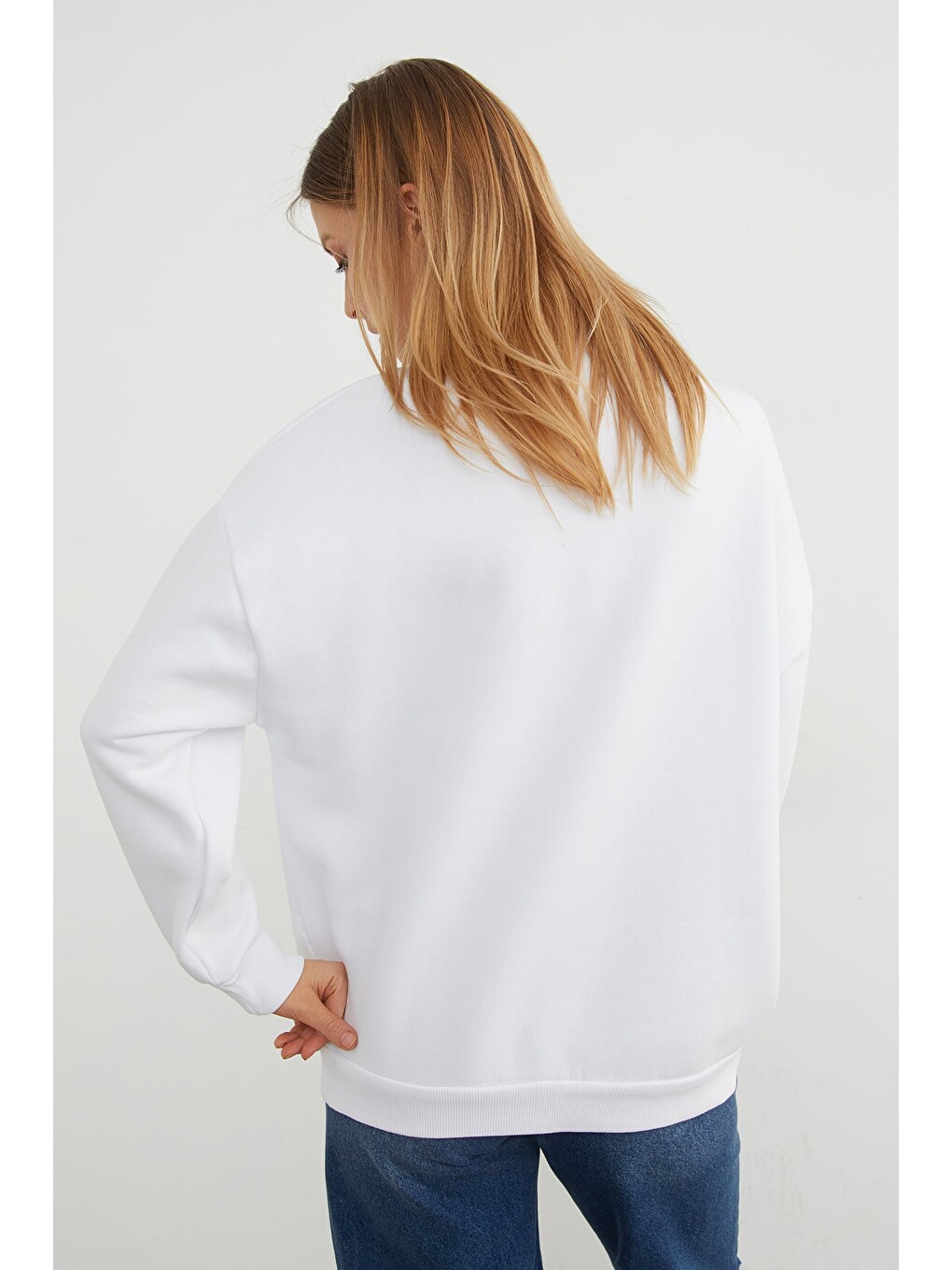 Beyaz 3 İplik Jean Garnili Metal Aksesuarlı Sweatshirt-3