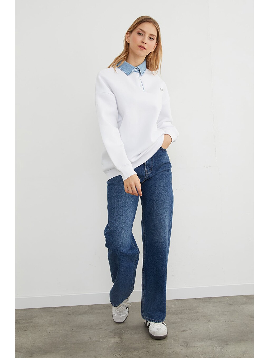 Beyaz 3 İplik Jean Garnili Metal Aksesuarlı Sweatshirt-4