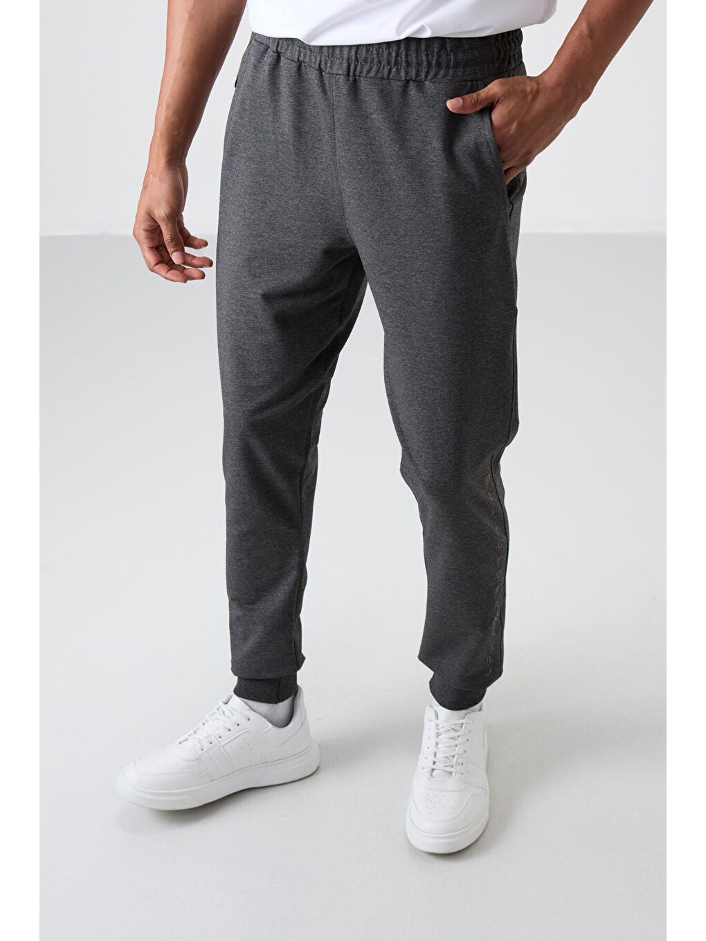 Antrasit Melanj Pamuk Yumuşak Dokulu Standart Fit Nakışlı  Eşofman Alt - 82133