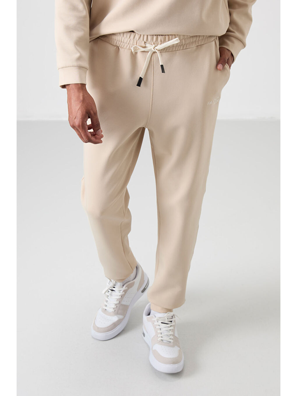 Bej Pamuklu Kalın Yumuşak Dokulu Comfort Fit Nakışlı Erkek Eşofman Takım - 85254-2