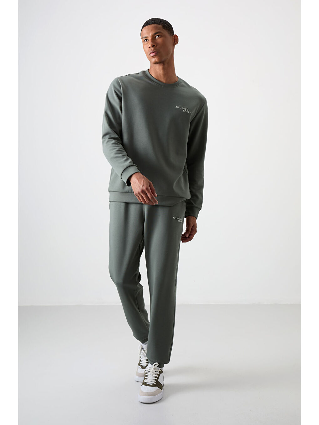 Haki Pamuklu Kalın Yumuşak Dokulu Comfort Fit Nakışlı Erkek Eşofman Takım - 85254