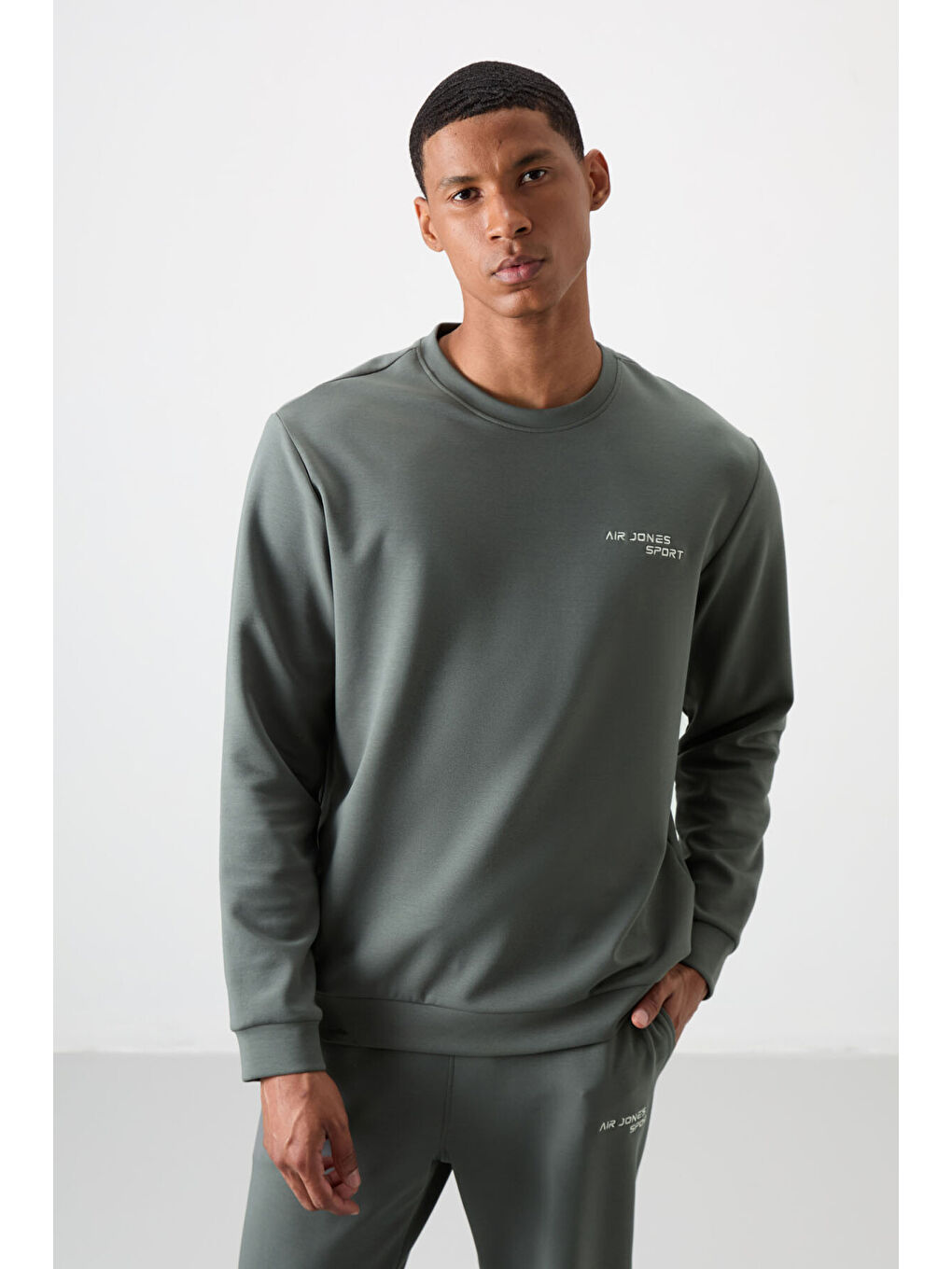 Haki Pamuklu Kalın Yumuşak Dokulu Comfort Fit Nakışlı Erkek Eşofman Takım - 85254-1