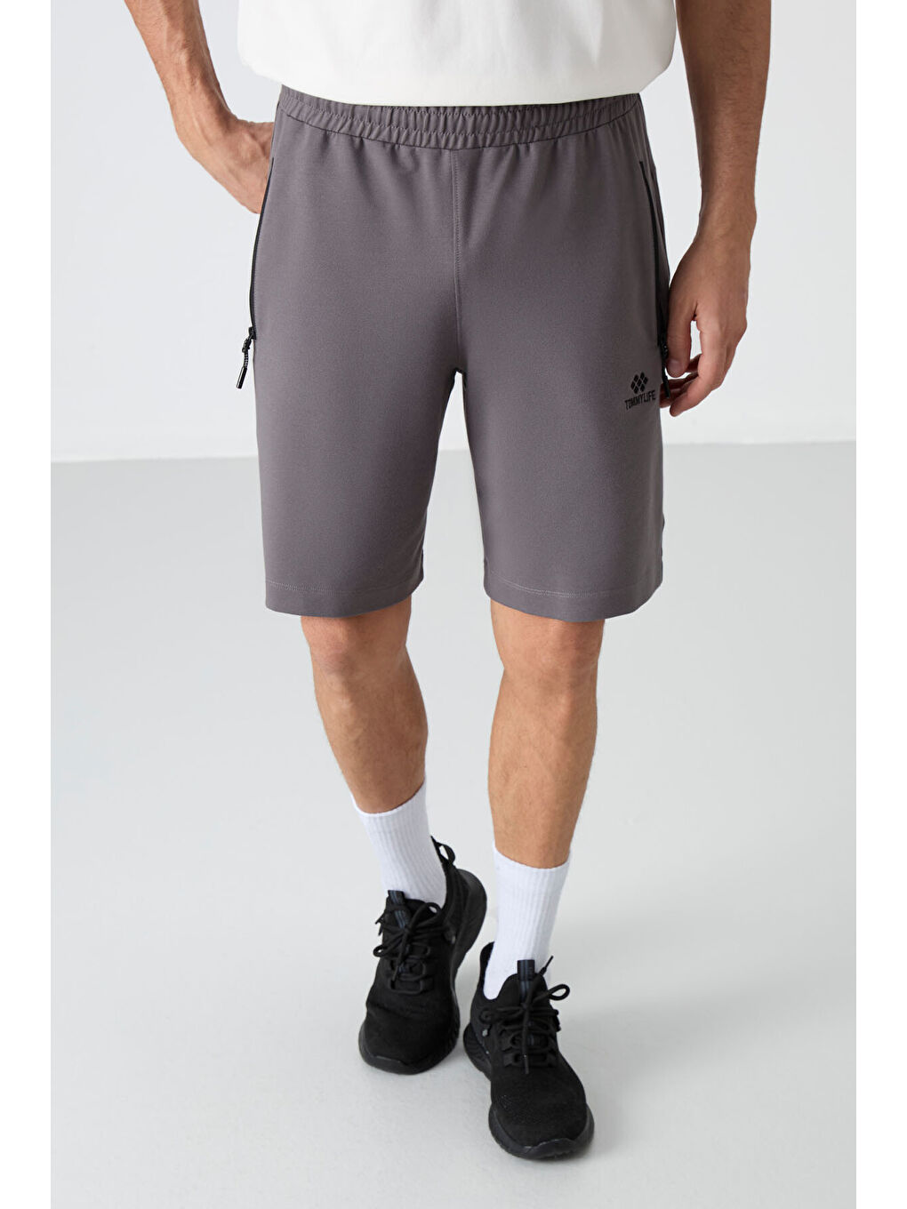 Koyu Gri Gizli Fermuar Arka Cepli Bağcıklı Standart Kalıp Erkek Şort - 81136-4