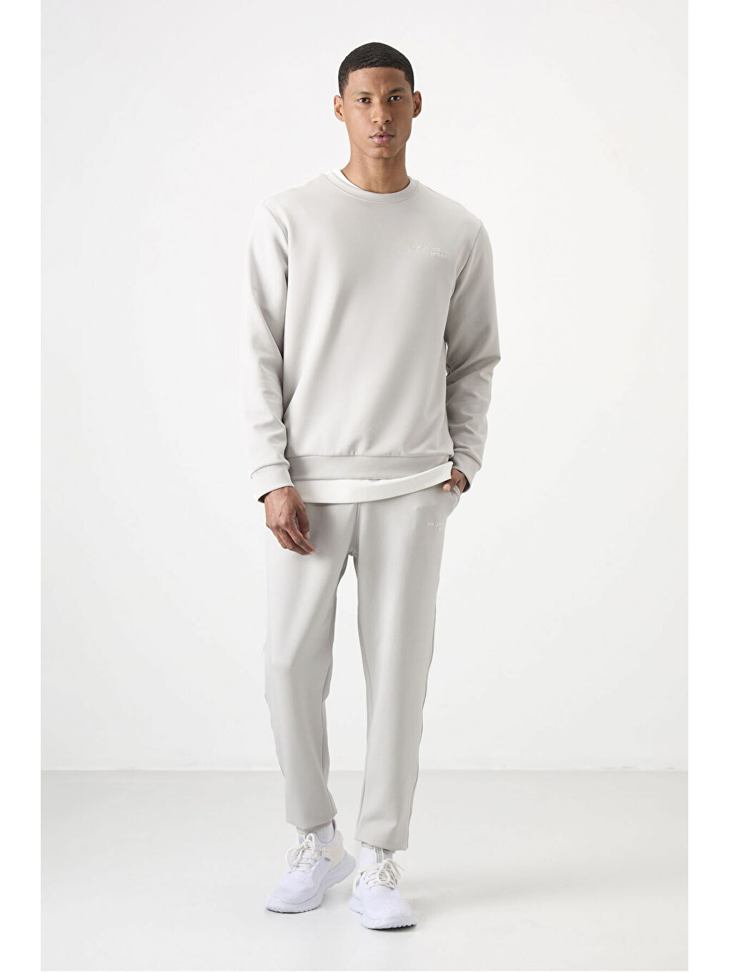 Bej Pamuklu Kalın Yumuşak Dokulu Comfort Fit Nakışlı Erkek Eşofman Takım - 85254