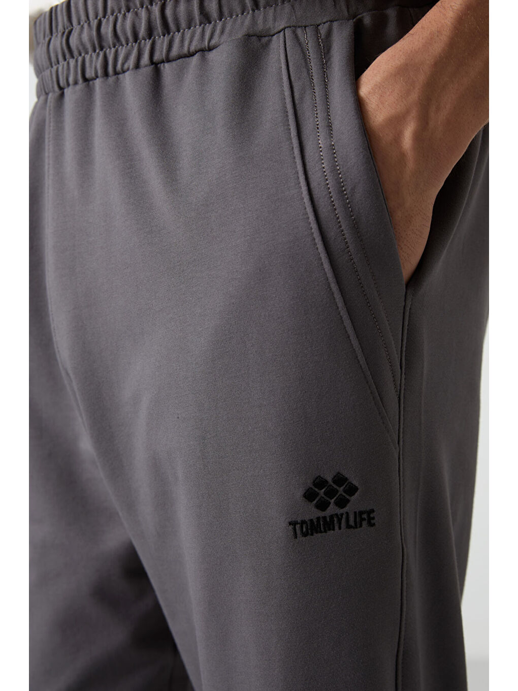 Koyu Gri Pamuklu Yumuşak Dokulu Standart Fit Nakışlı Erkek Kapri - 83102-2