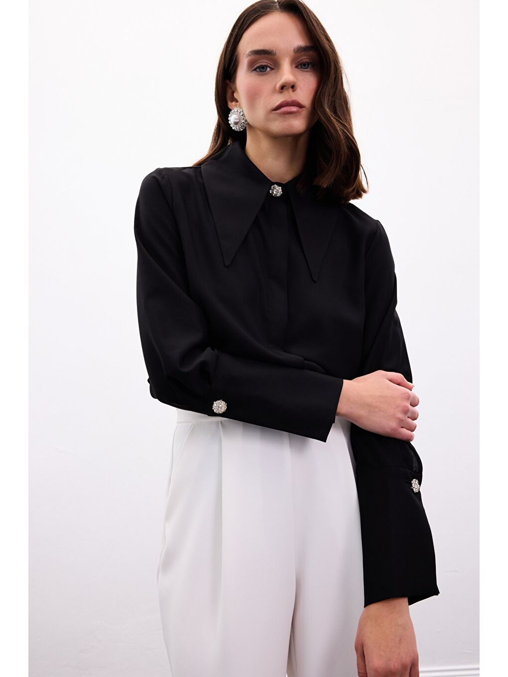 Yaka Ve Manşet Aksesuarlı Gömlek - Siyah-5