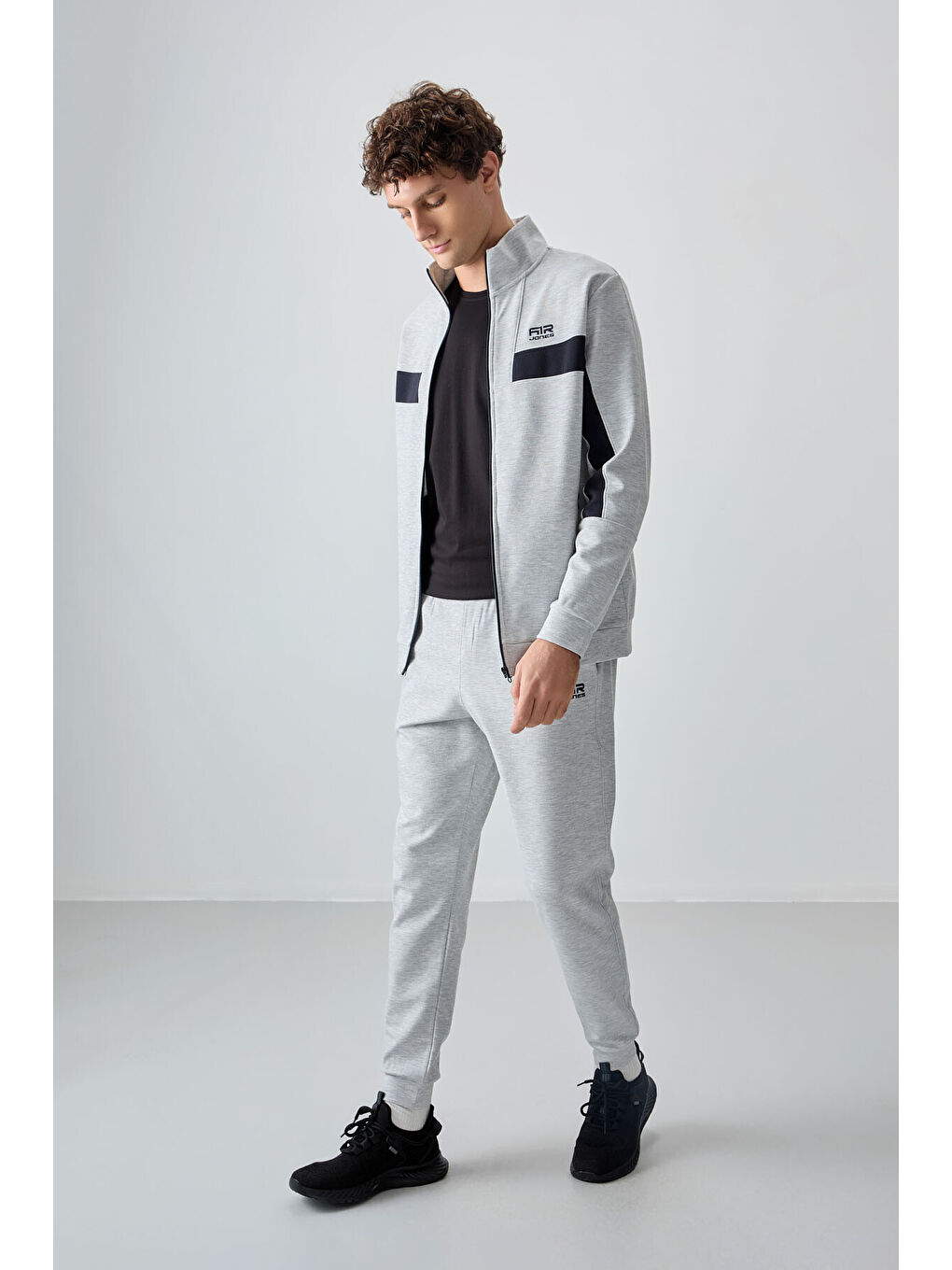Gri Yüzeyi Dokulu Standart Fit Nakışlı Erkek Eşofman Takım - 85248
