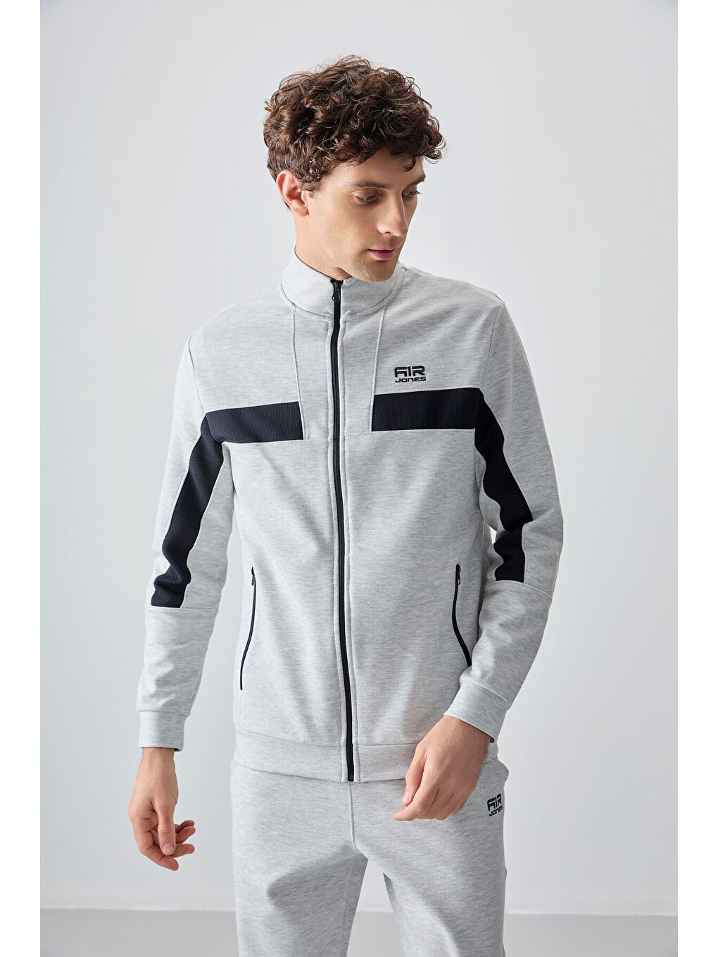 Gri Yüzeyi Dokulu Standart Fit Nakışlı Erkek Eşofman Takım - 85248-1