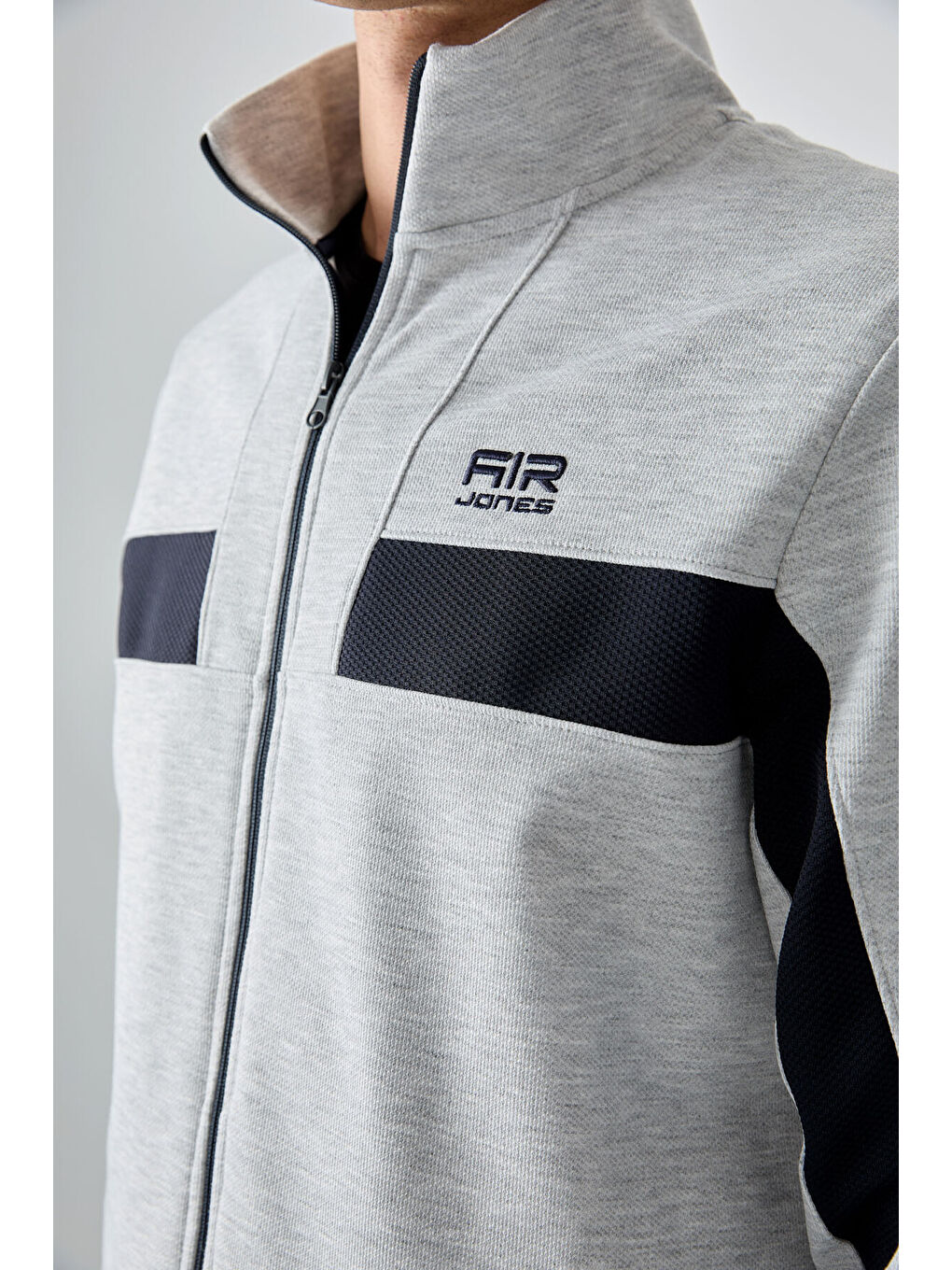 Gri Yüzeyi Dokulu Standart Fit Nakışlı Erkek Eşofman Takım - 85248-2