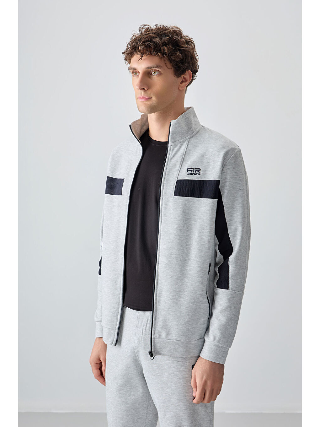 Gri Yüzeyi Dokulu Standart Fit Nakışlı Erkek Eşofman Takım - 85248-3