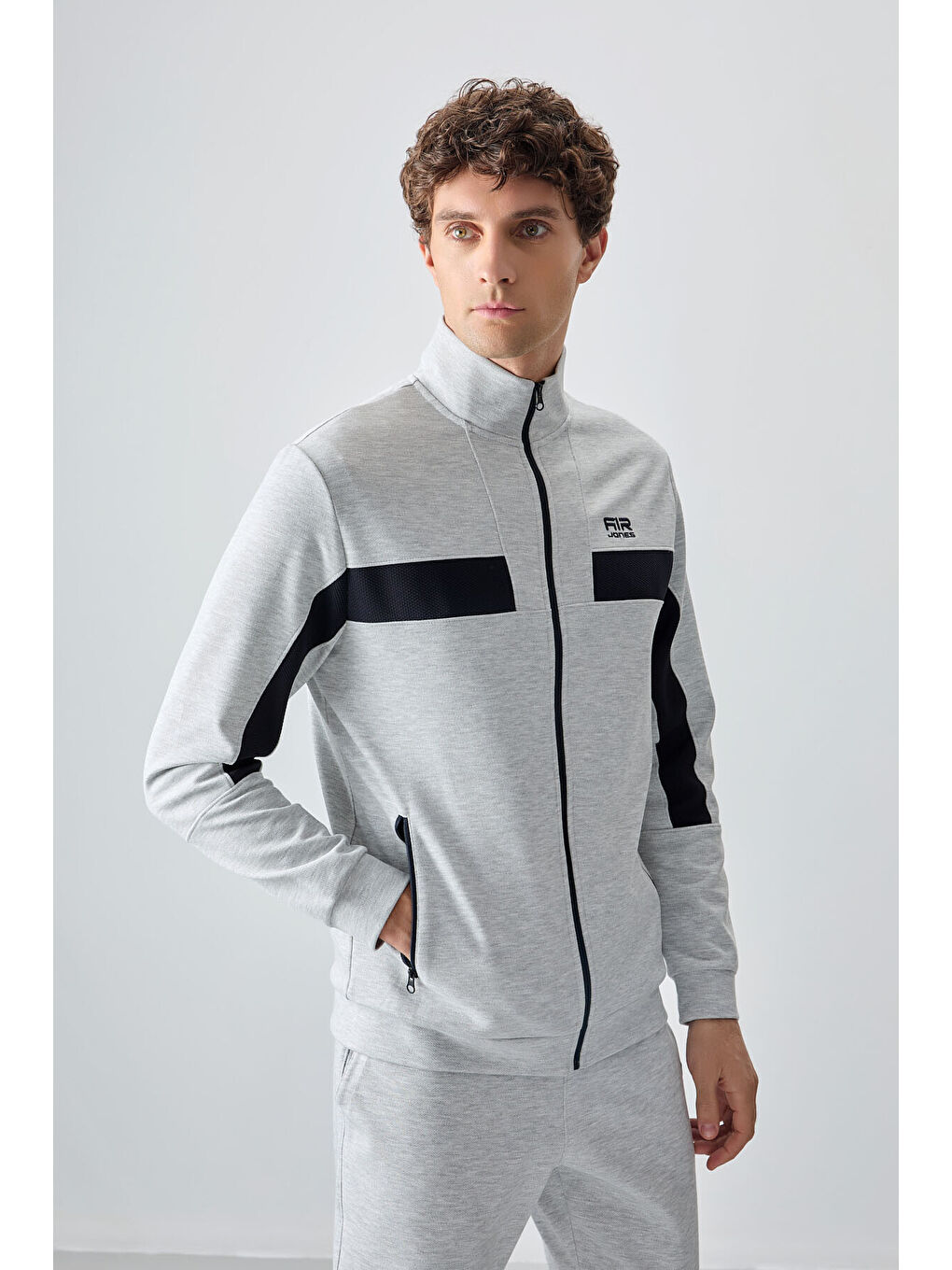 Gri Yüzeyi Dokulu Standart Fit Nakışlı Erkek Eşofman Takım - 85248-4