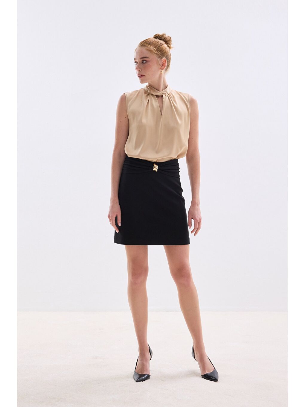 Bel Aksesuarlı Mini Etek - Siyah-1