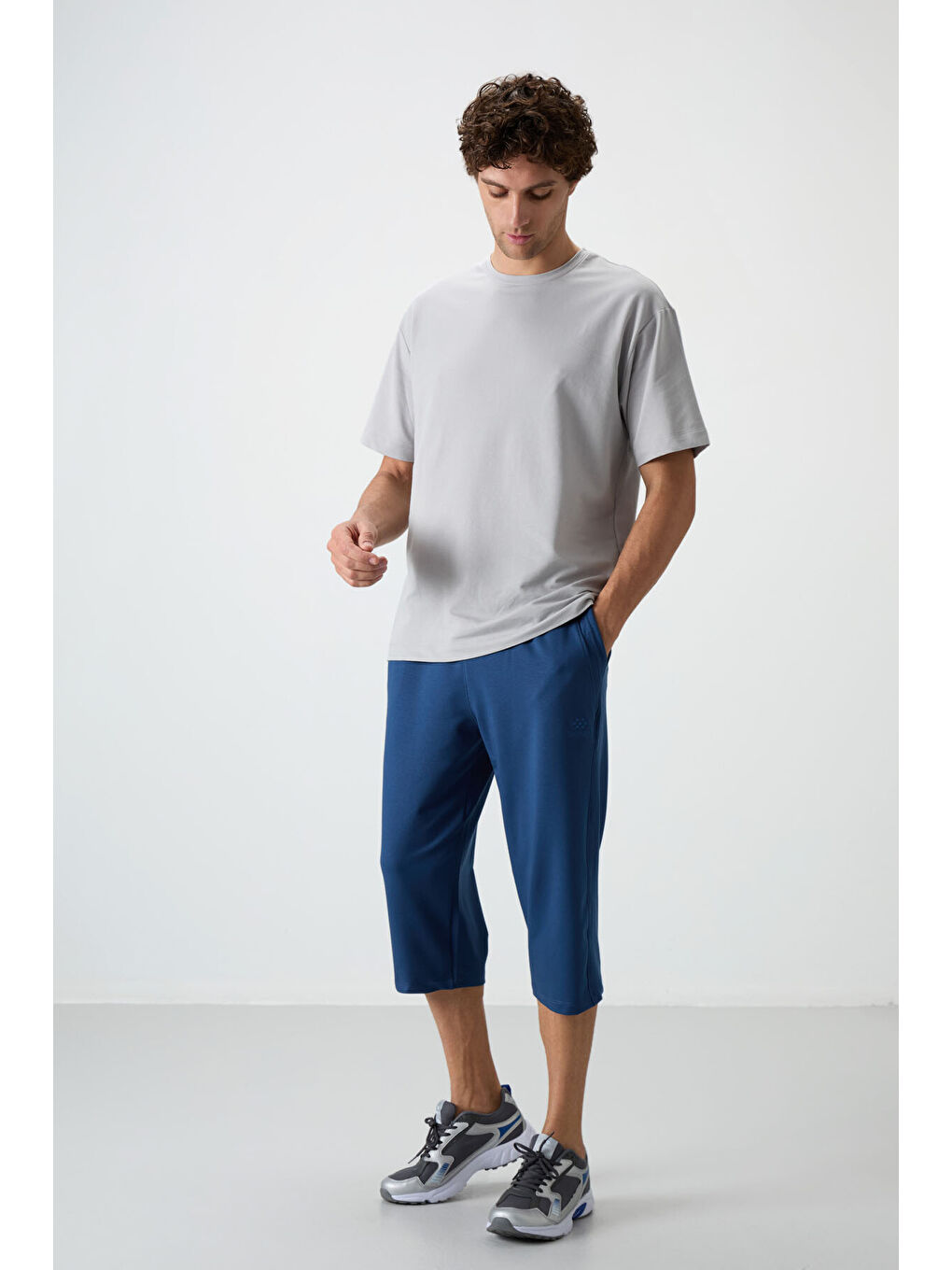 Lacivert Parlament Pamuklu Yumuşak Dokulu Standart Fit Nakışlı Erkek Kapri - 83102