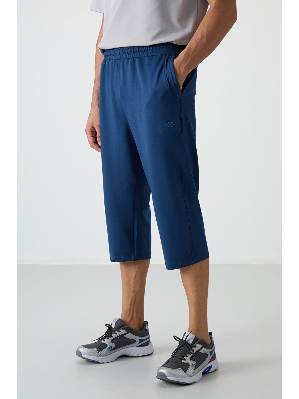 Lacivert Parlament Pamuklu Yumuşak Dokulu Standart Fit Nakışlı Erkek Kapri - 83102-1