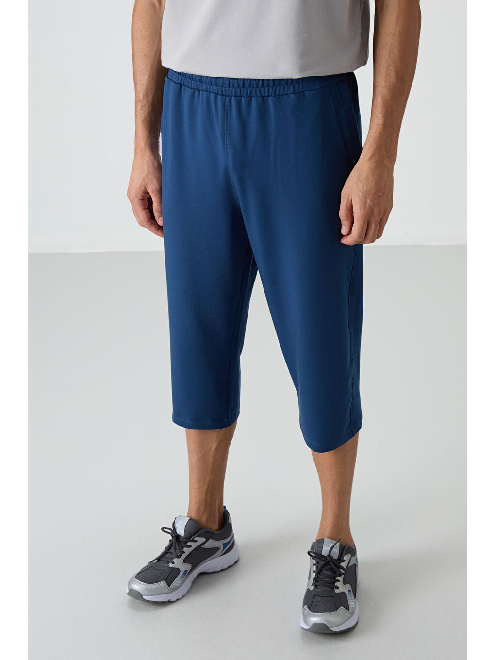 Lacivert Parlament Pamuklu Yumuşak Dokulu Standart Fit Nakışlı Erkek Kapri - 83102-3