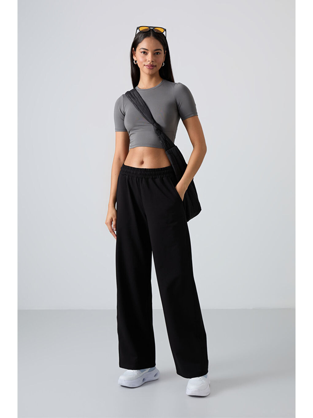 Siyah Yüksek Bel Cepli Rahat Form Geniş Paça Kadın Eşofman Alt - 94567