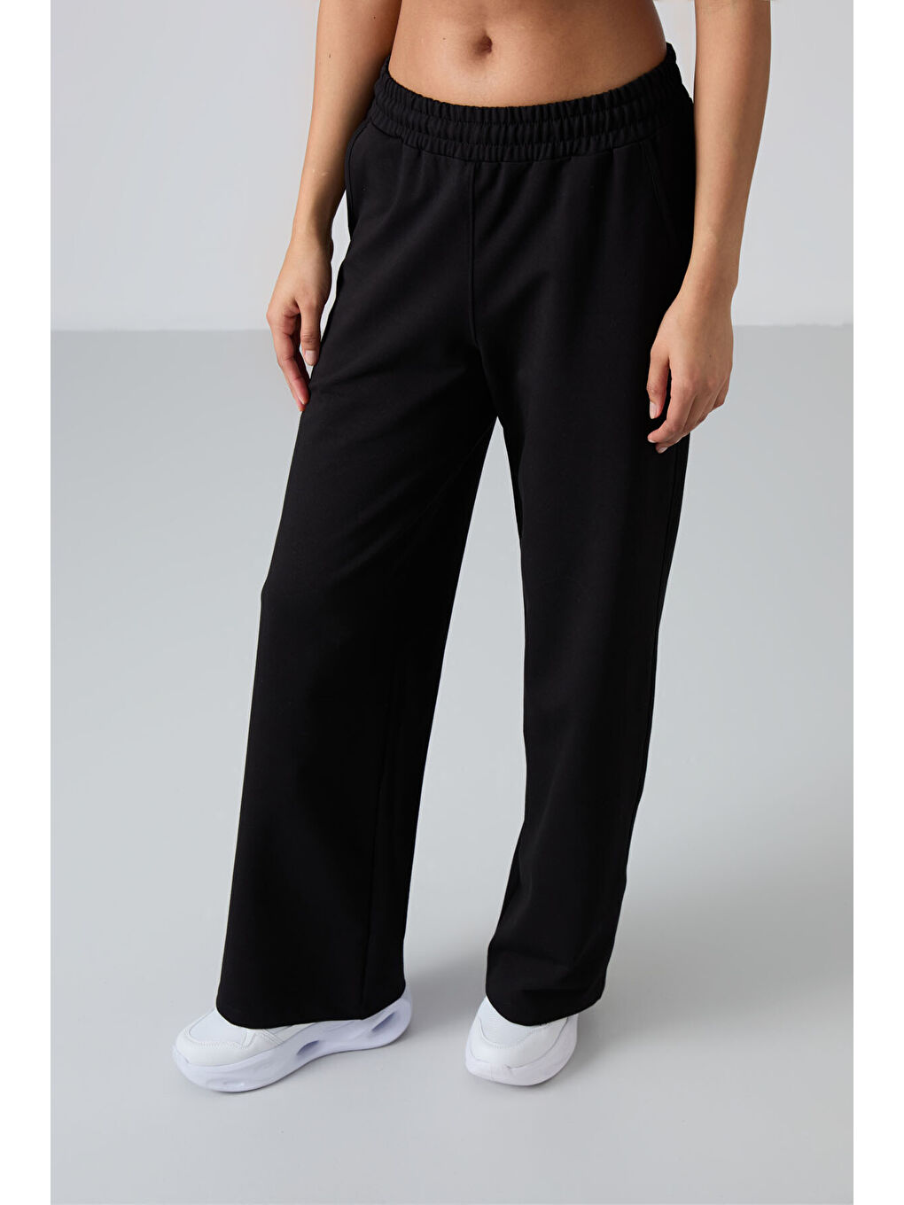 Siyah Yüksek Bel Cepli Rahat Form Geniş Paça Kadın Eşofman Alt - 94567-1