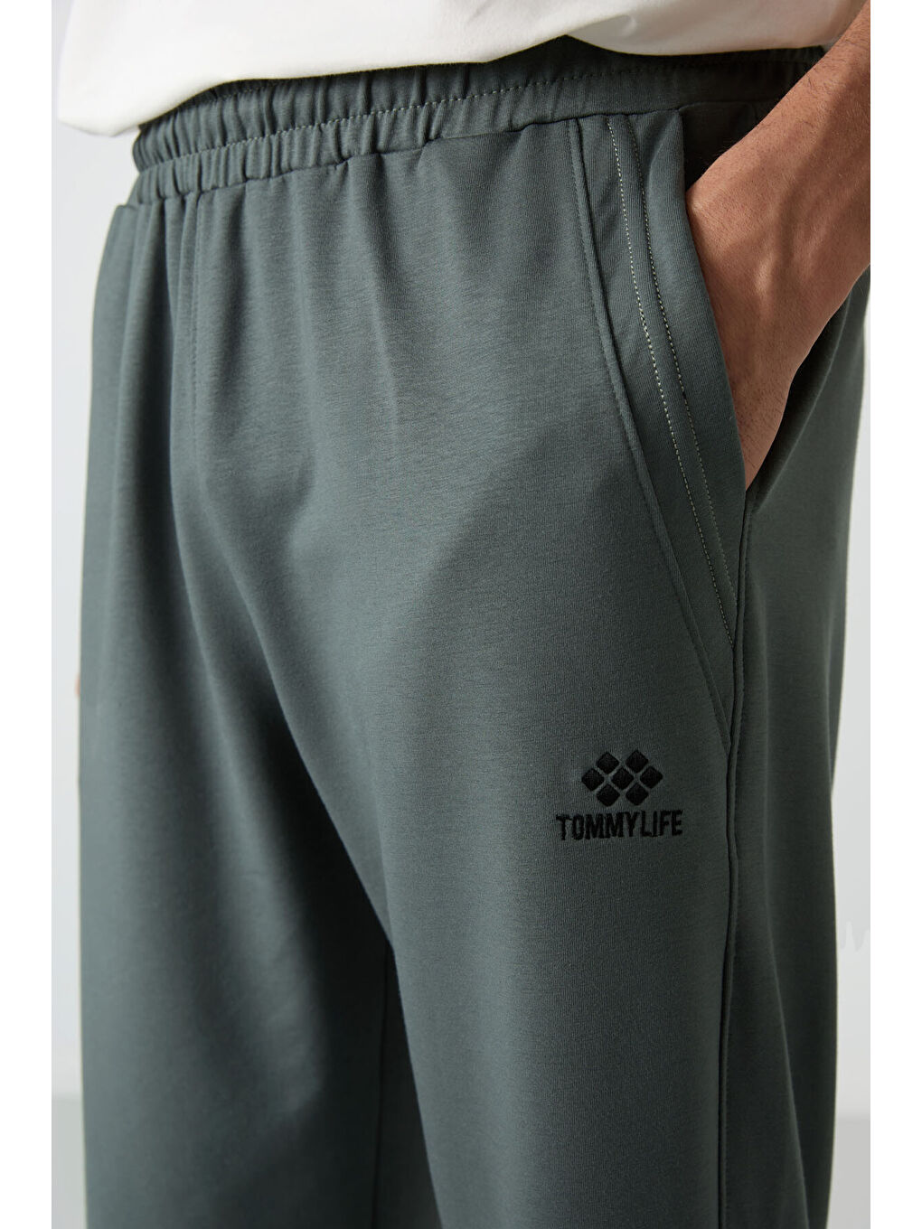 Haki Pamuklu Yumuşak Dokulu Standart Fit Nakışlı Erkek Kapri - 83102-4