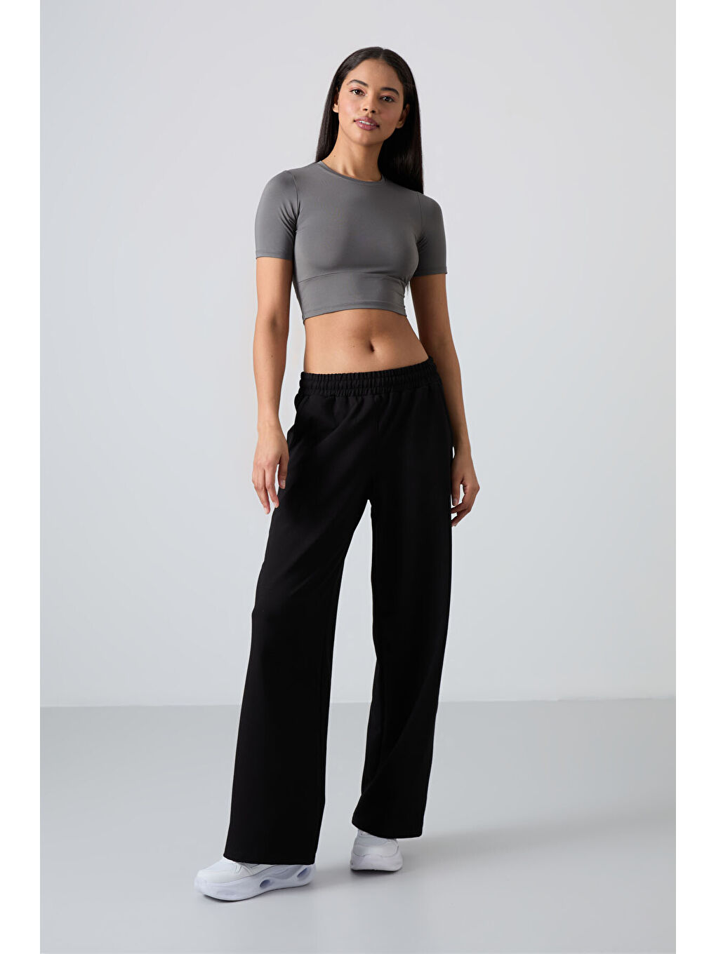 Siyah Yüksek Bel Cepli Rahat Form Geniş Paça Kadın Eşofman Alt - 94567-3